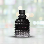 Perfume Valentino Uomo Born in Roma botella fragancia amaderada especiada para hombres